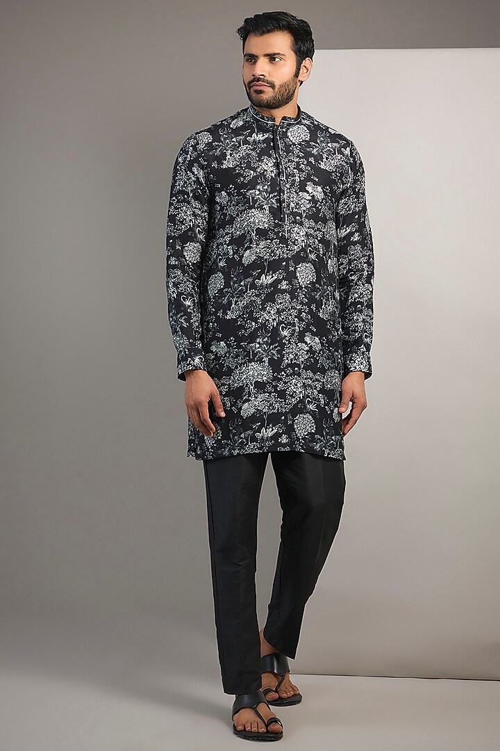 Black Viscose Printed Short Kurta by Rohit Gandhi & Rahul Khanna Men at Pernia's Pop Up Shop