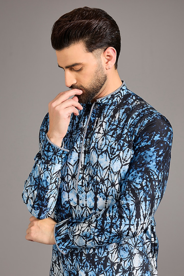 Navy Blue Cotton Printed Kurta by Rohit Gandhi & Rahul Khanna Men at Pernia's Pop Up Shop
