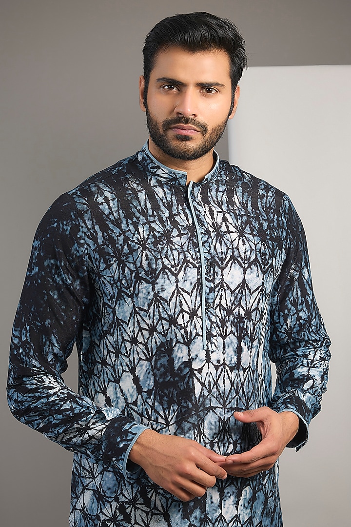Navy Viscose Printed Short Kurta by Rohit Gandhi & Rahul Khanna Men at Pernia's Pop Up Shop