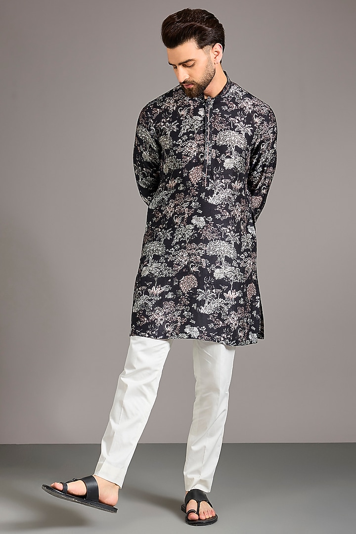 Black Gusseted Cotton Printed Kurta by Rohit Gandhi & Rahul Khanna Men at Pernia's Pop Up Shop
