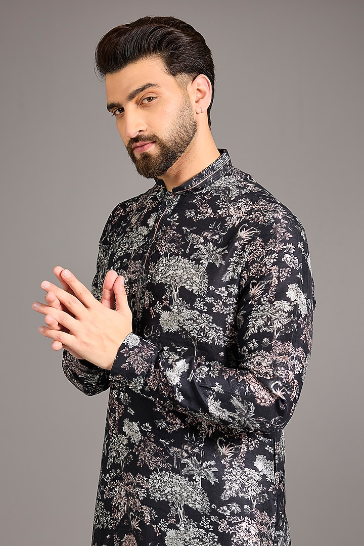 Black Gusseted Cotton Printed Kurta by Rohit Gandhi & Rahul Khanna Men at Pernia's Pop Up Shop