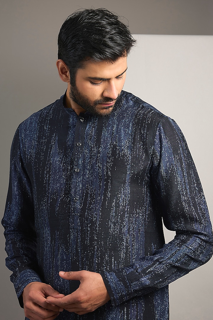Navy Viscose Printed Short Kurta by Rohit Gandhi & Rahul Khanna Men at Pernia's Pop Up Shop