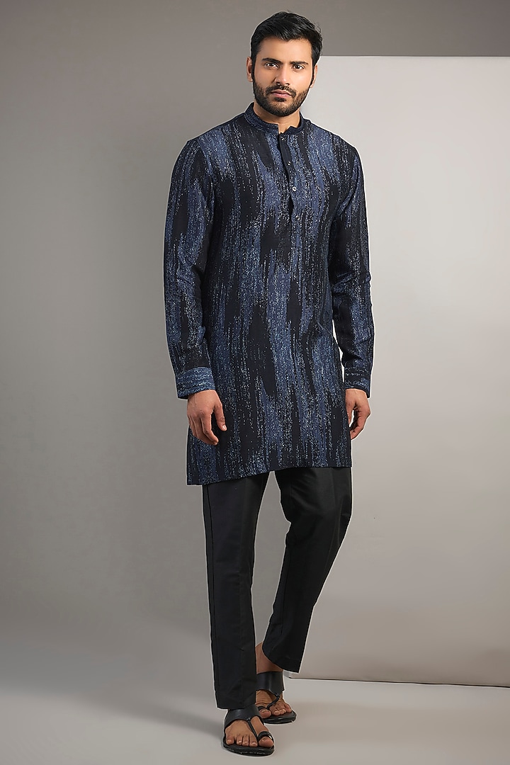 Navy Viscose Printed Short Kurta by Rohit Gandhi & Rahul Khanna Men at Pernia's Pop Up Shop
