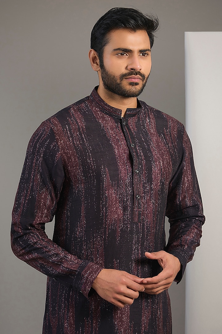 Maroon Viscose Printed Short Kurta by Rohit Gandhi & Rahul Khanna Men at Pernia's Pop Up Shop