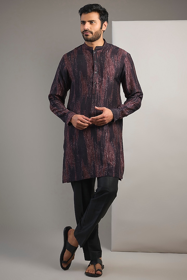 Maroon Viscose Printed Short Kurta by Rohit Gandhi & Rahul Khanna Men at Pernia's Pop Up Shop