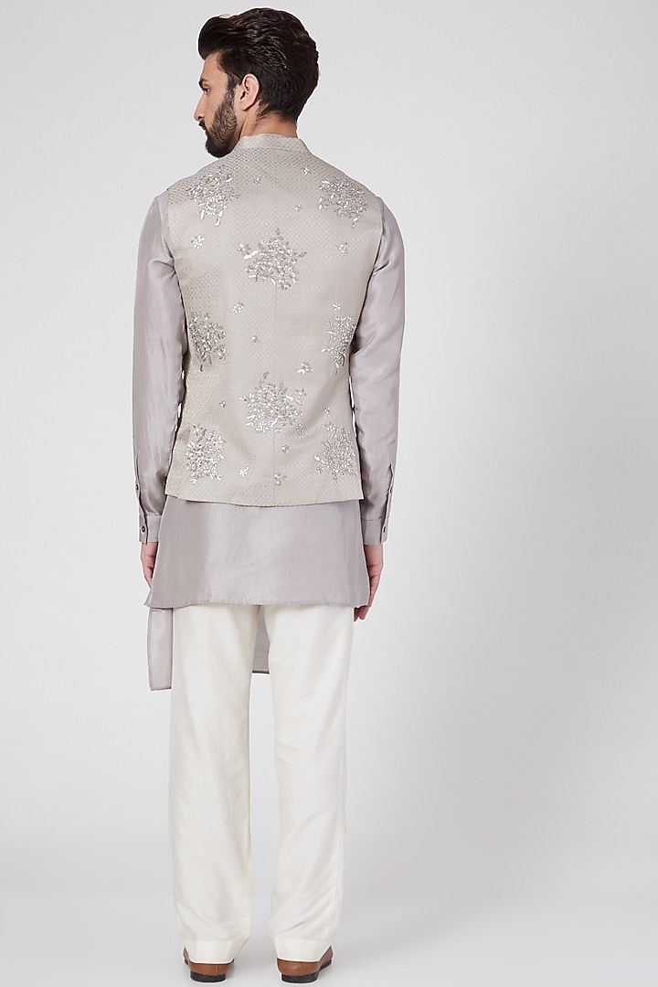 Grey Embroidered Waist Jacket by Rohit Gandhi & Rahul Khanna Men at Pernia's Pop Up Shop