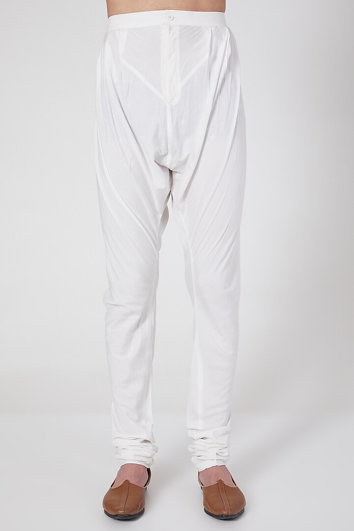 Ivory Embroidered Kurta Set by Rohit Gandhi & Rahul Khanna Men at Pernia's Pop Up Shop