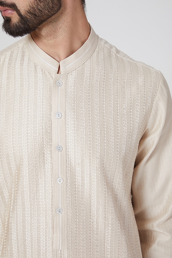 Beige Cotton Embroidered Kurta Set by Rohit Gandhi & Rahul Khanna Men at Pernia's Pop Up Shop