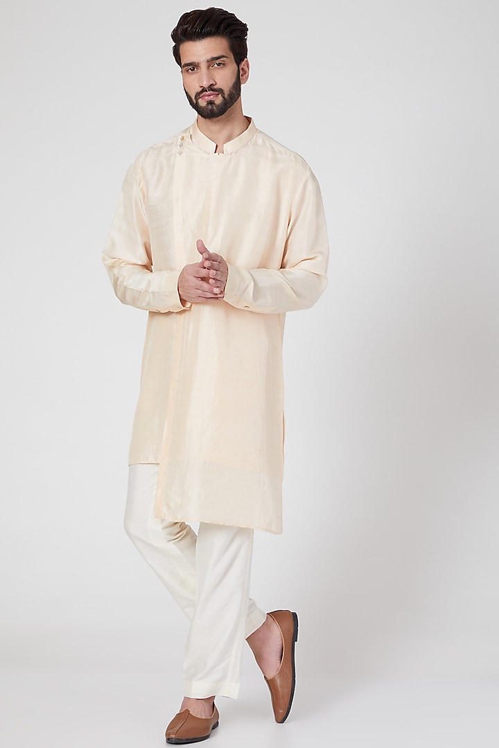 Beige Silk Draped Kurta by Rohit Gandhi & Rahul Khanna Men at Pernia's Pop Up Shop