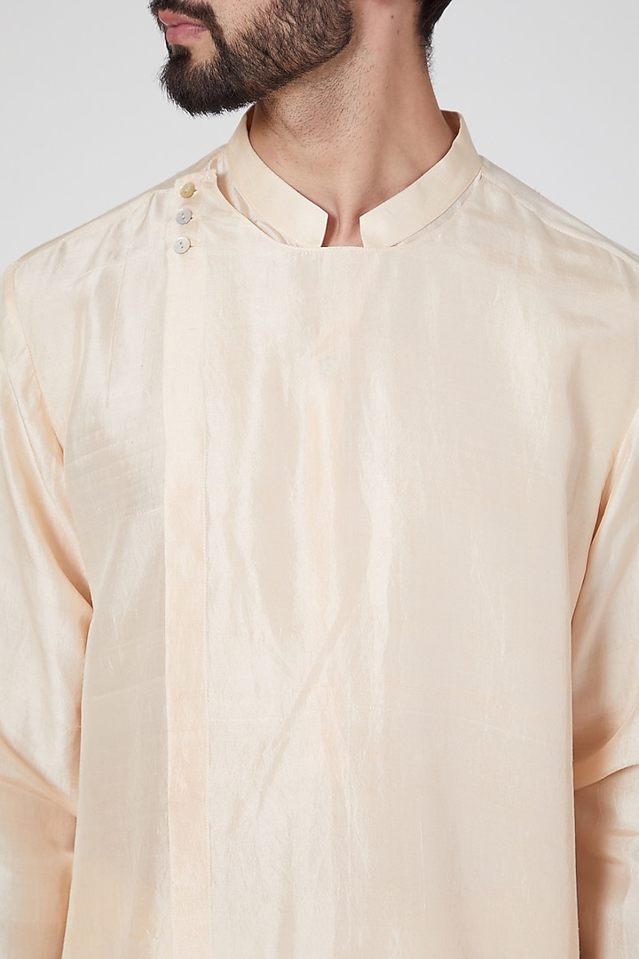 Beige Silk Draped Kurta by Rohit Gandhi & Rahul Khanna Men at Pernia's Pop Up Shop