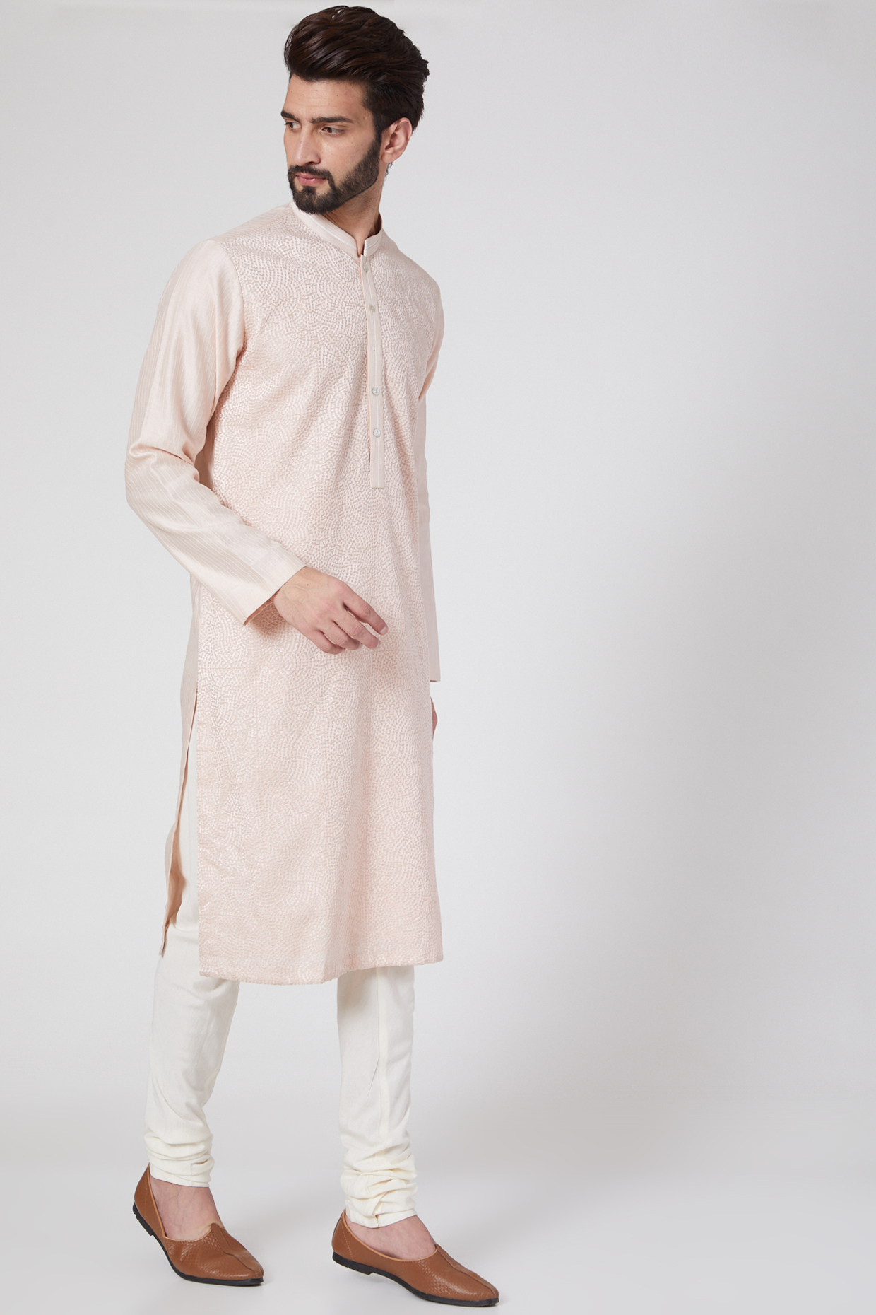 Peach Silk Thread Embroidered Kurta Set by Rohit Gandhi & Rahul Khanna Men at Pernia's Pop Up Shop