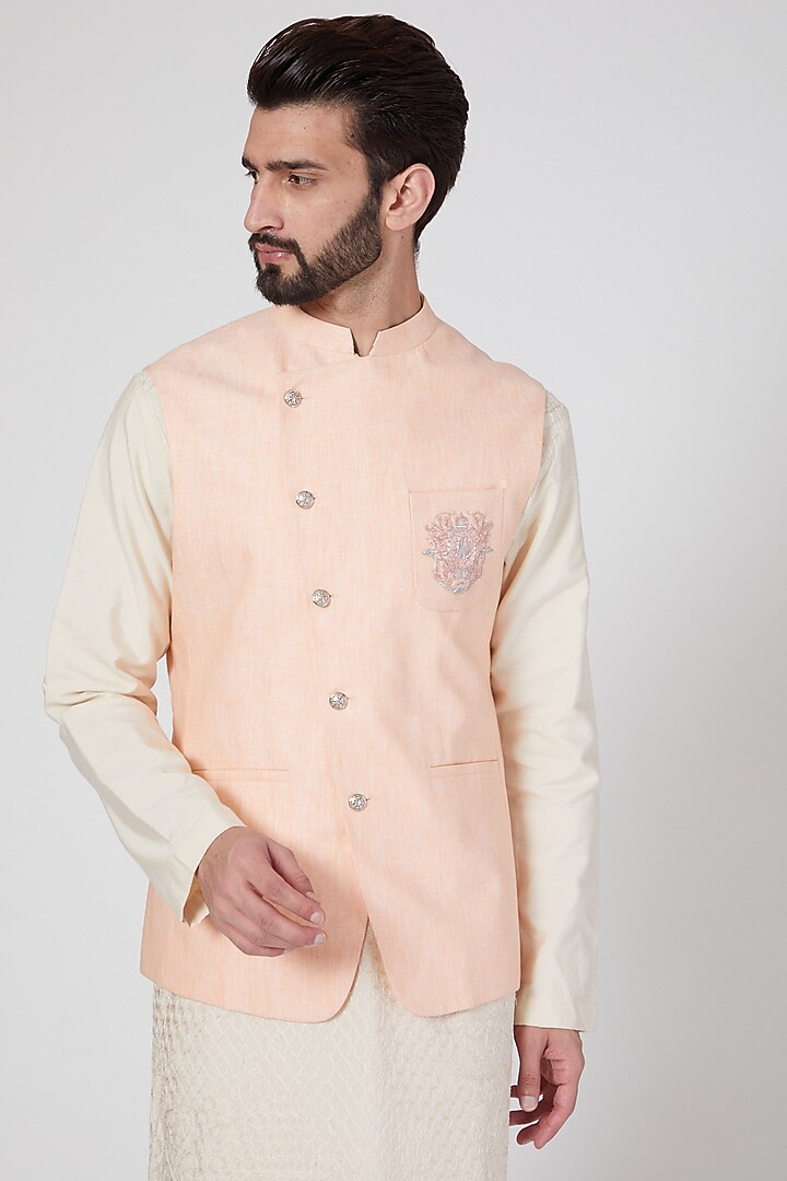 Peach Linen Embroidered Bundi Jacket by Rohit Gandhi & Rahul Khanna Men at Pernia's Pop Up Shop