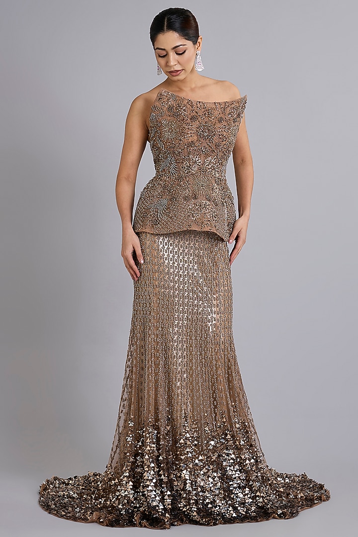 Antique Gold Tulle Sequins Embroidered Fish-Cut Bridal Lehenga Set by Rohit Gandhi & Rahul Khanna at Pernia's Pop Up Shop
