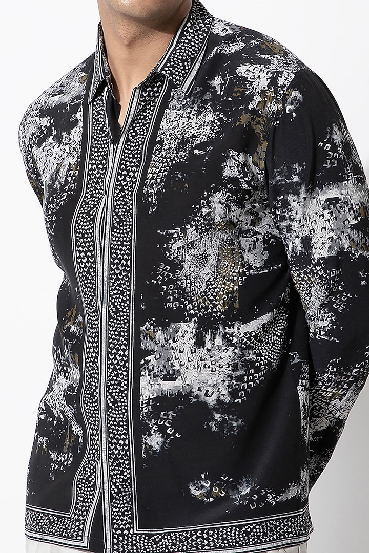 Black & Off-White Silk Crepe Printed Wedding Shirt by Rohit Gandhi & Rahul Khanna Men at Pernia's Pop Up Shop