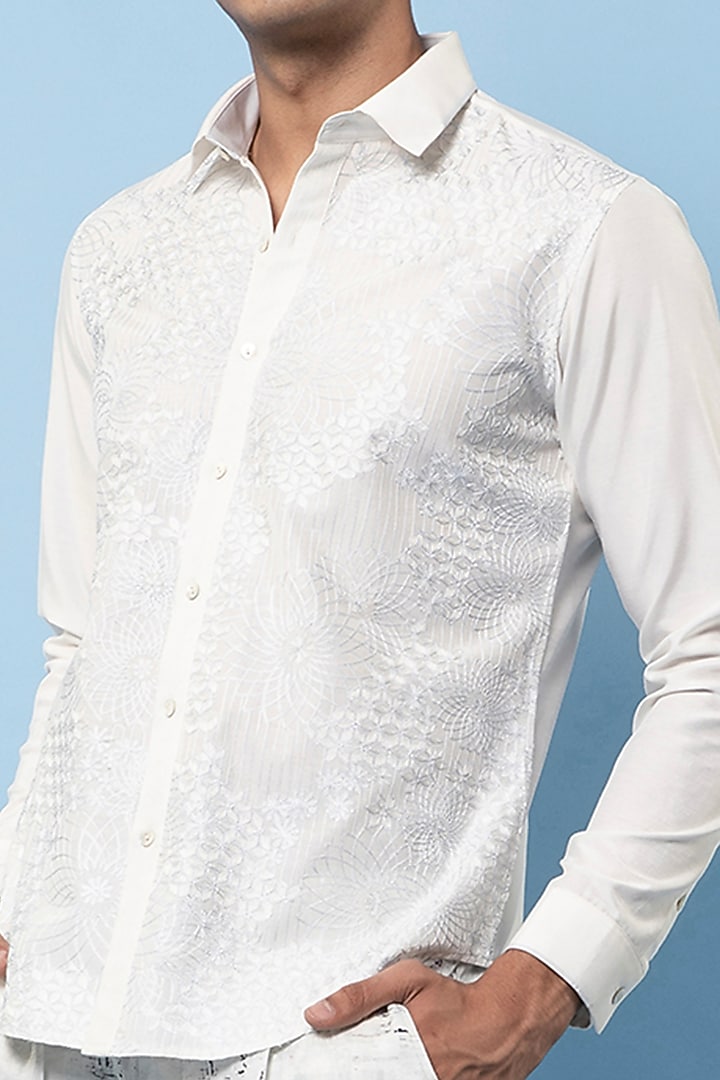 Off-White Linen Embroidered Party Wear Shirt by Rohit Gandhi & Rahul Khanna Men at Pernia's Pop Up Shop