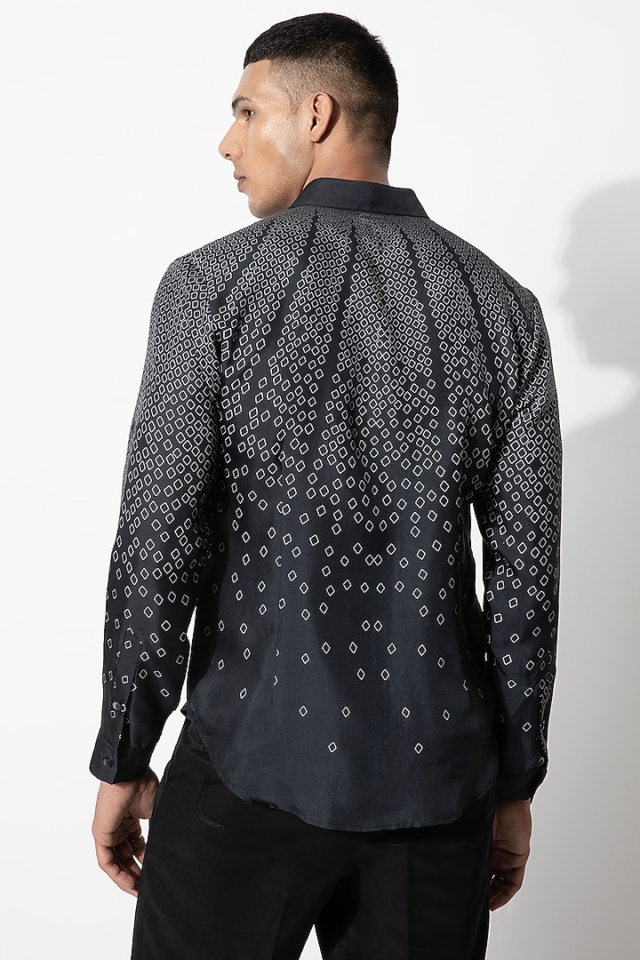 Black & Off-White Silk Digital Printed Party Wear Shirt by Rohit Gandhi & Rahul Khanna Men at Pernia's Pop Up Shop