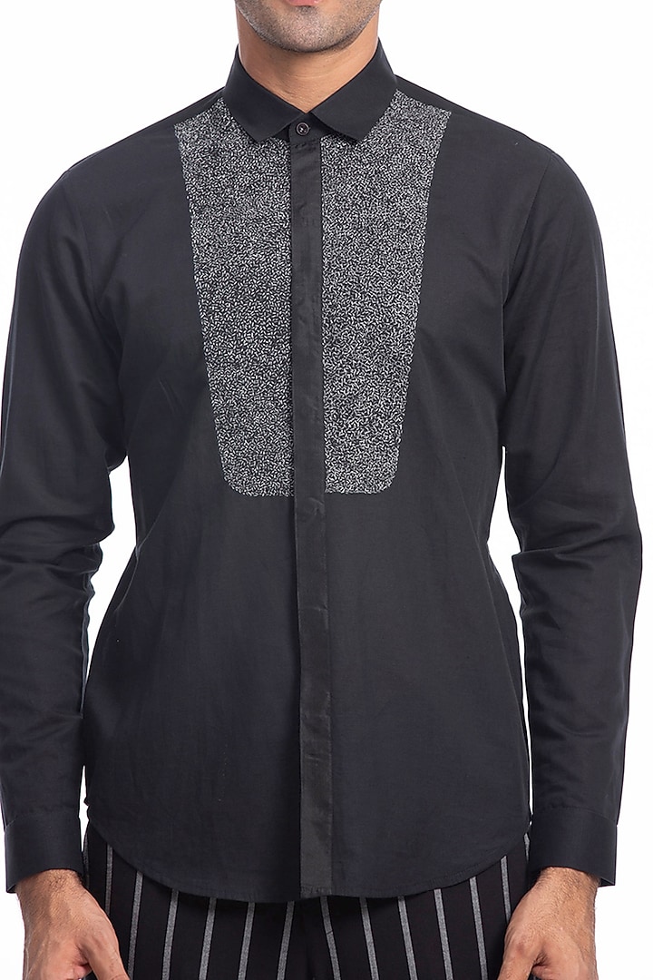 Black Cotton Hand Embroidered Party Wear Shirt by Rohit Gandhi & Rahul Khanna Men at Pernia's Pop Up Shop