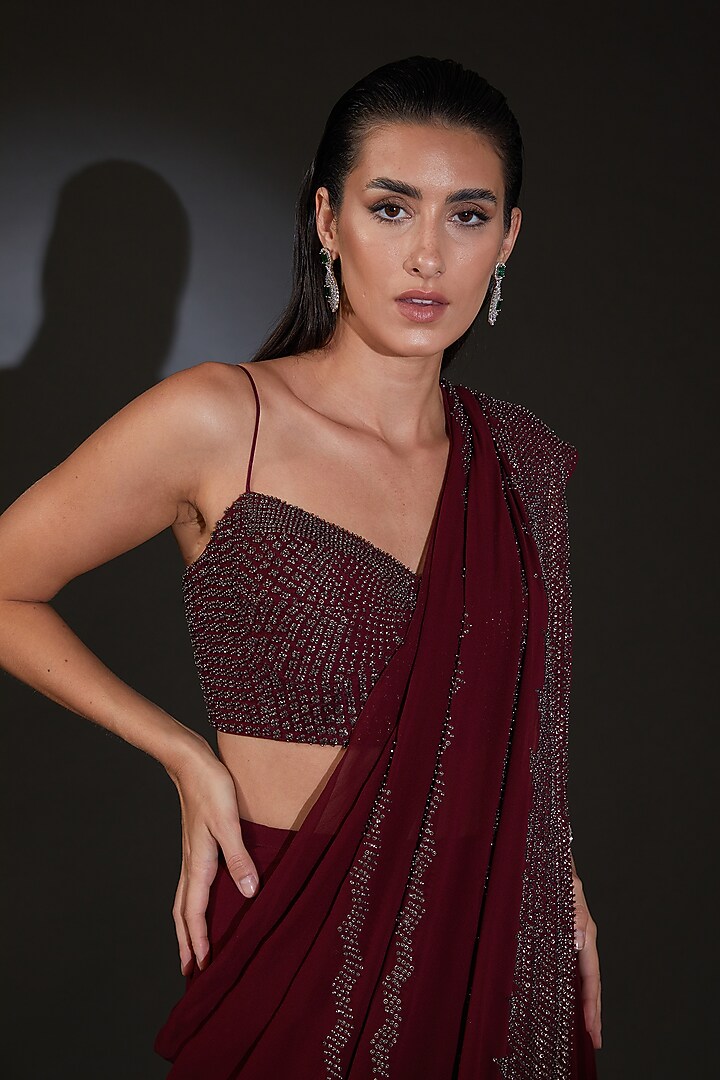 Barn Maroon Silk Georgette Embroidered Pre-Stitched Reception Saree Set by Rohit Gandhi & Rahul Khanna at Pernia's Pop Up Shop