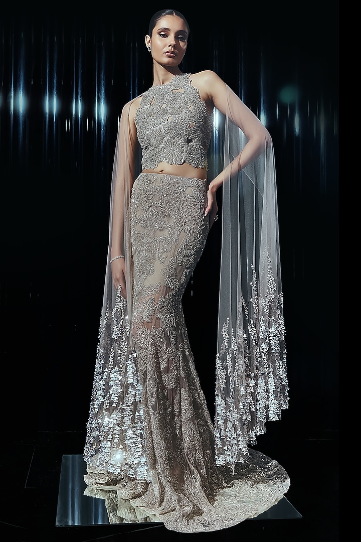 Silver Tulle & Viscose Crepe Embellished Bridal Lehenga Set by Rohit Gandhi & Rahul Khanna at Pernia's Pop Up Shop