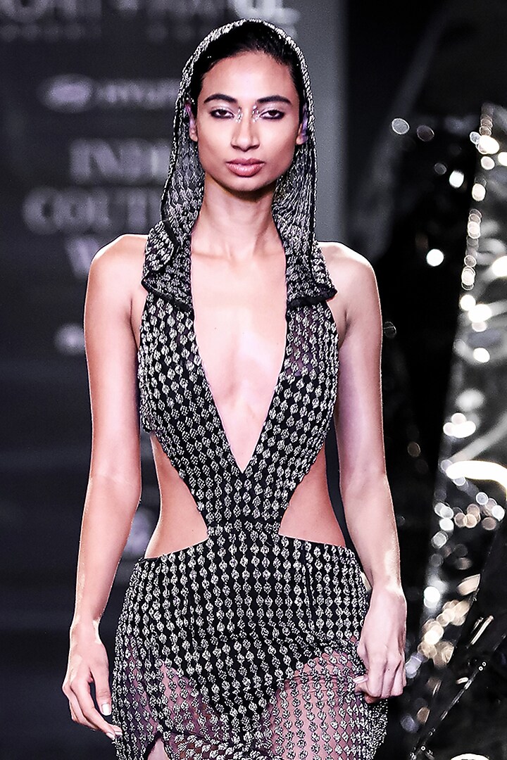 Black Tulle Hooded Party Wear Dress by Rohit Gandhi & Rahul Khanna at Pernia's Pop Up Shop