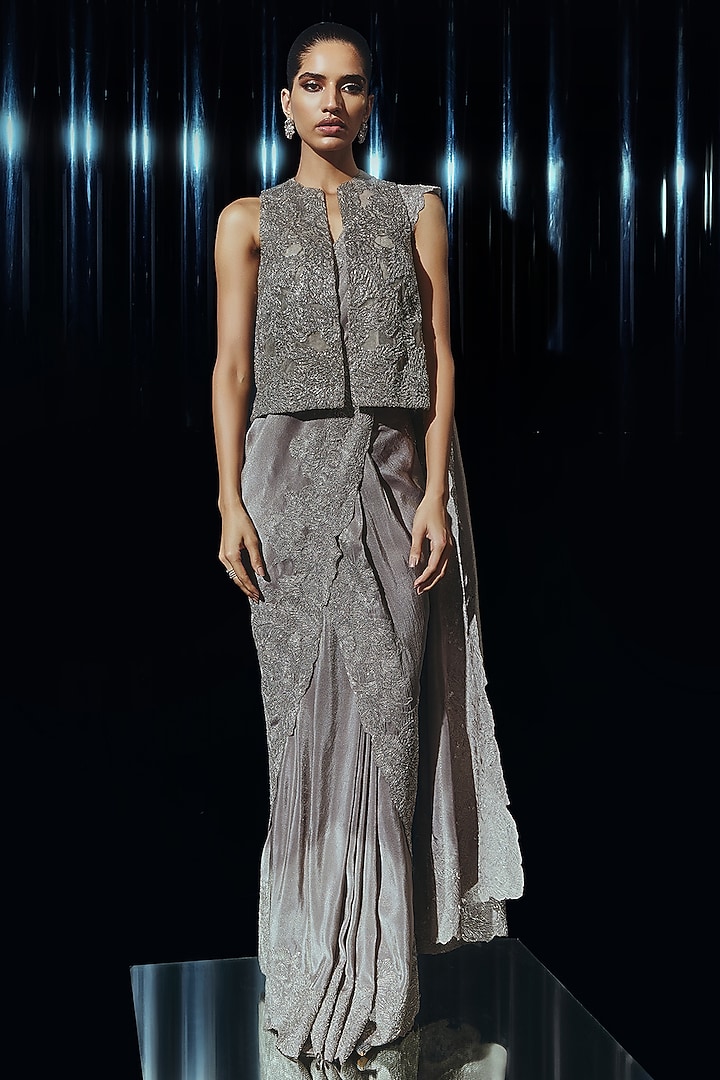 Silver Tissue & Viscose Crepe Embroidered Concept Bridal Saree Set by Rohit Gandhi & Rahul Khanna at Pernia's Pop Up Shop