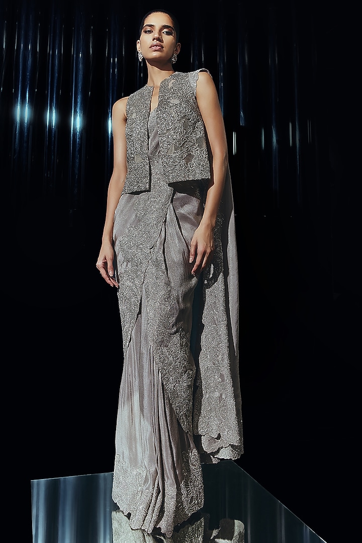 Silver Tissue & Viscose Crepe Embroidered Concept Bridal Saree Set by Rohit Gandhi & Rahul Khanna at Pernia's Pop Up Shop