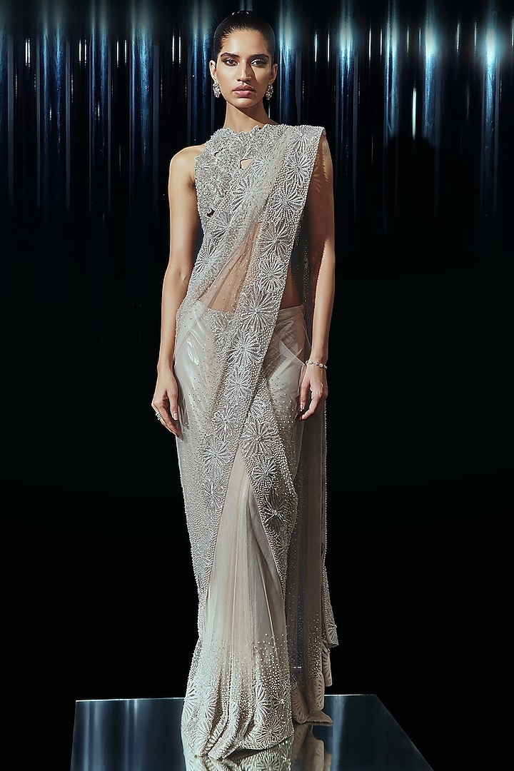 Silver Tulle & Viscose Crepe Sequins Embellished Concept Bridal Saree Set by Rohit Gandhi & Rahul Khanna at Pernia's Pop Up Shop
