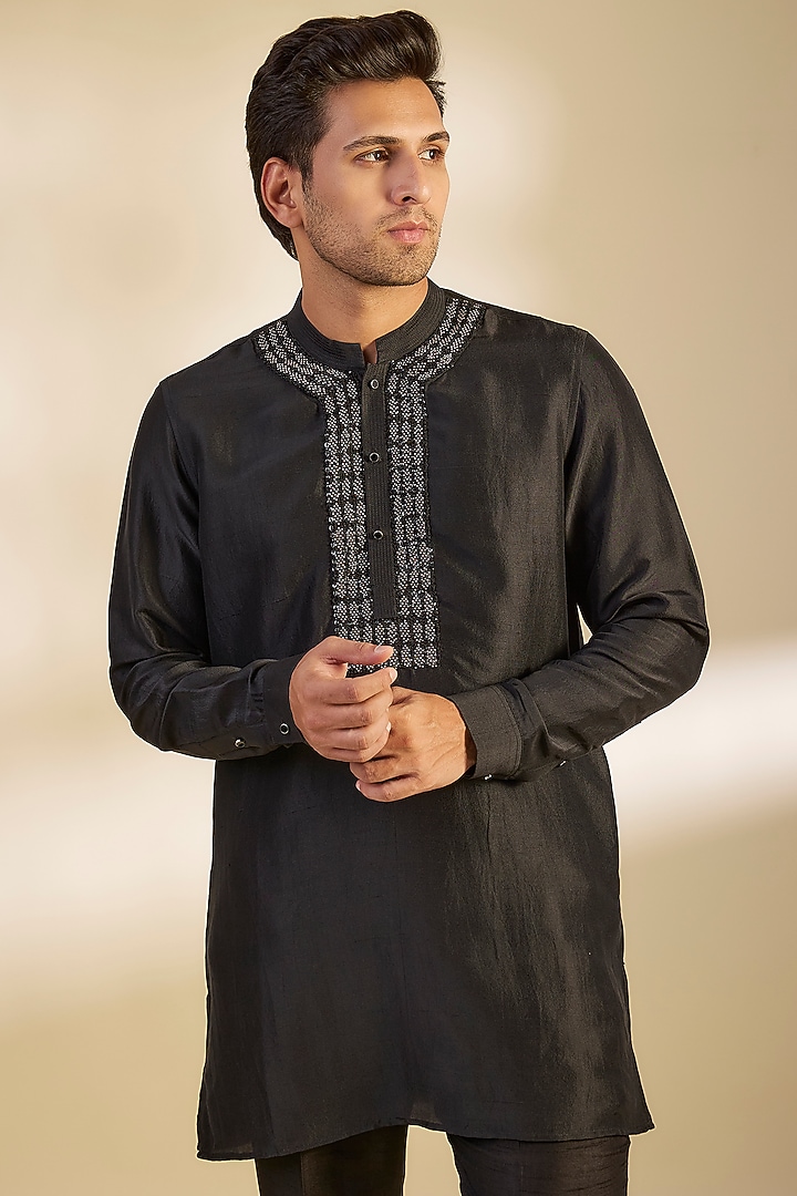 Black Cotton Embroidered Kurta Set by Rohit Gandhi & Rahul Khanna Men at Pernia's Pop Up Shop