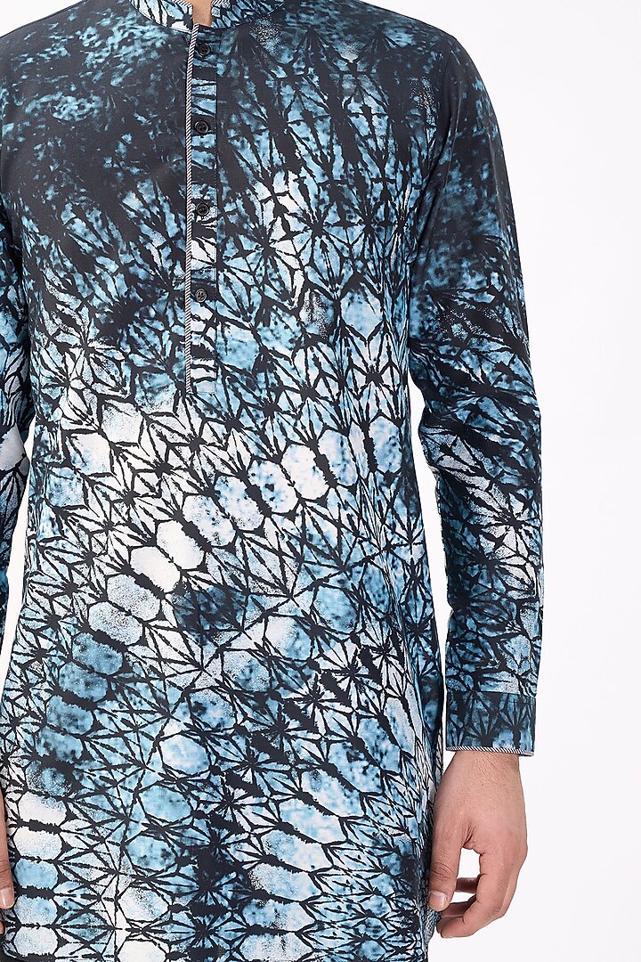 Navy Cotton Shibori Printed Kurta by Rohit Gandhi & Rahul Khanna Men at Pernia's Pop Up Shop