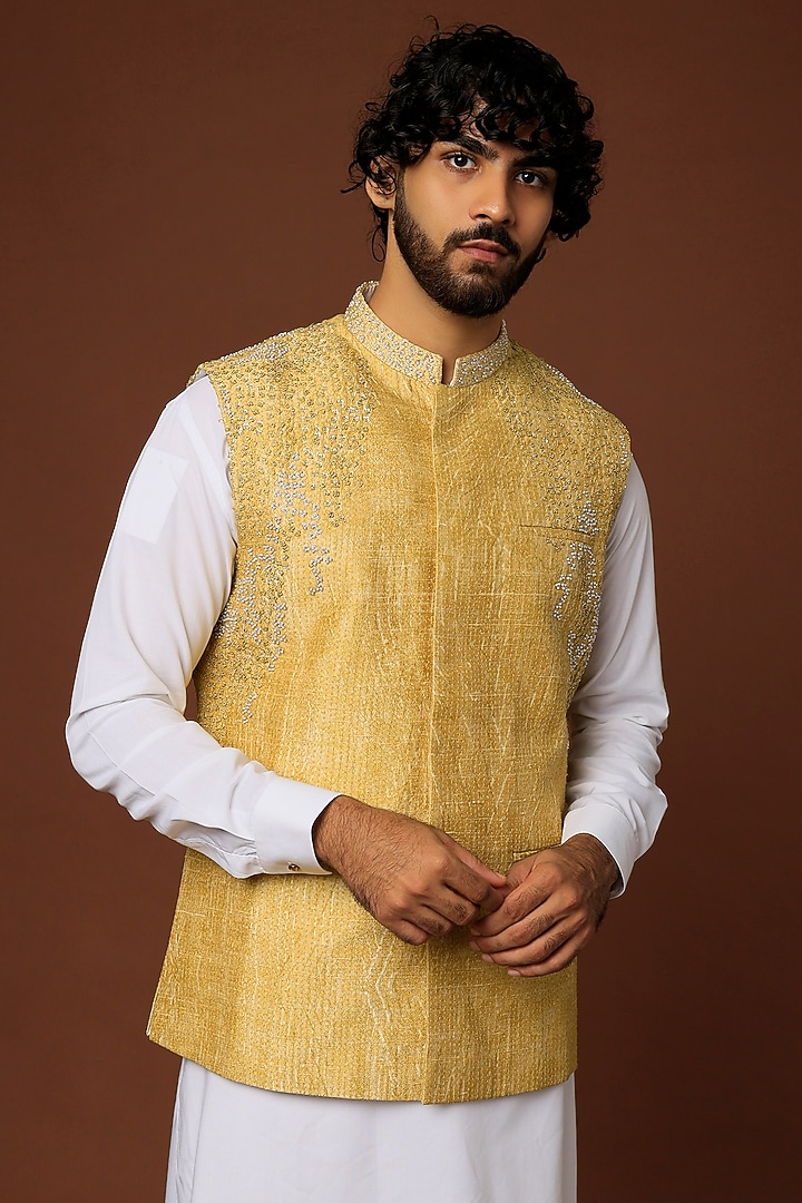 Gold Gusted Cotton Embroidered Bundi Jacket by Rohit Gandhi & Rahul Khanna Men at Pernia's Pop Up Shop