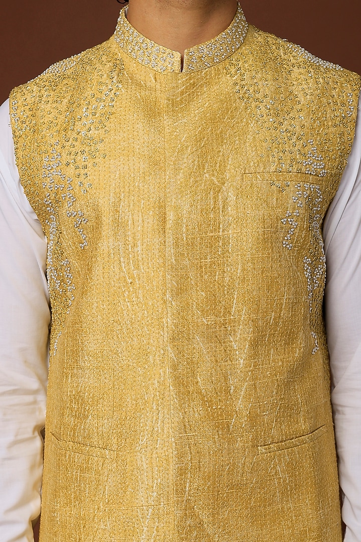 Gold Gusted Cotton Embroidered Bundi Jacket by Rohit Gandhi & Rahul Khanna Men at Pernia's Pop Up Shop
