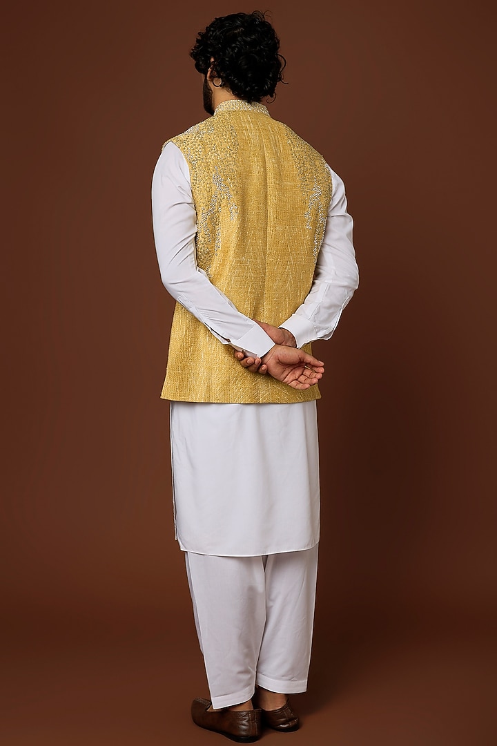 Gold Gusted Cotton Embroidered Bundi Jacket by Rohit Gandhi & Rahul Khanna Men at Pernia's Pop Up Shop