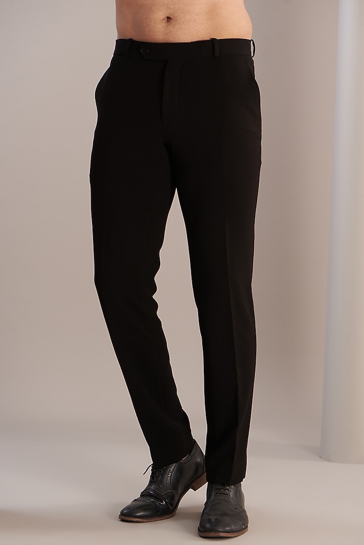 Black Suiting Tuxedo Set by Rohit Gandhi & Rahul Khanna Men at Pernia's Pop Up Shop