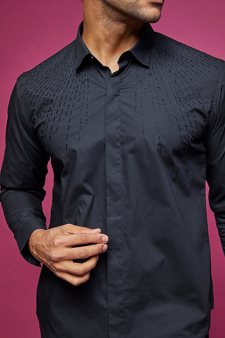 Black Cotton Party Wear Shirt by Rohit Gandhi & Rahul Khanna Men at Pernia's Pop Up Shop