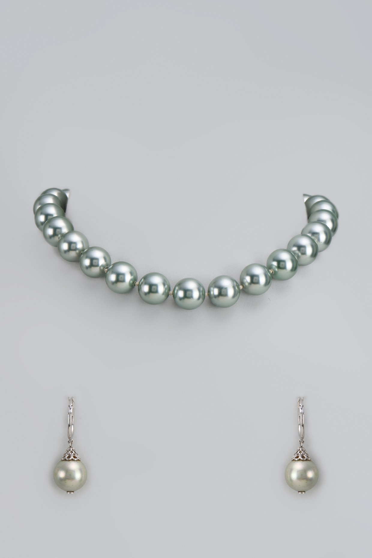 Magnificent popular Majorca Pearl Necklace & Earring Set