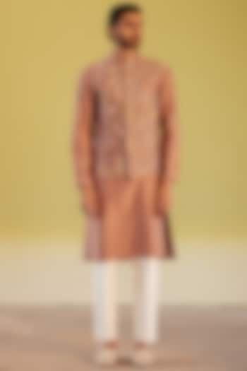 Rose gold Silk Hand Embroidered Bundi Jacket Set by Rahul Mishra Men