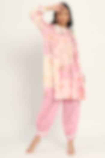 Pink Cotton Floral Printed Kurta Set by Ruhr India at Pernia's Pop Up Shop