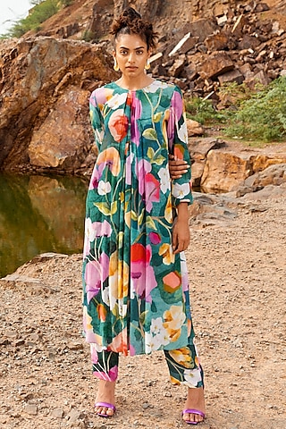 Turquoise Crepe Floral Printed Kurta Set by RUHR INDIA