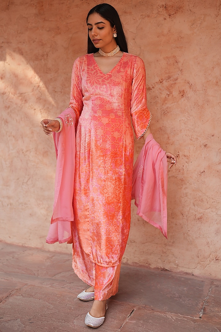 Millenial Pink Printed Kurta Set by RUHR INDIA