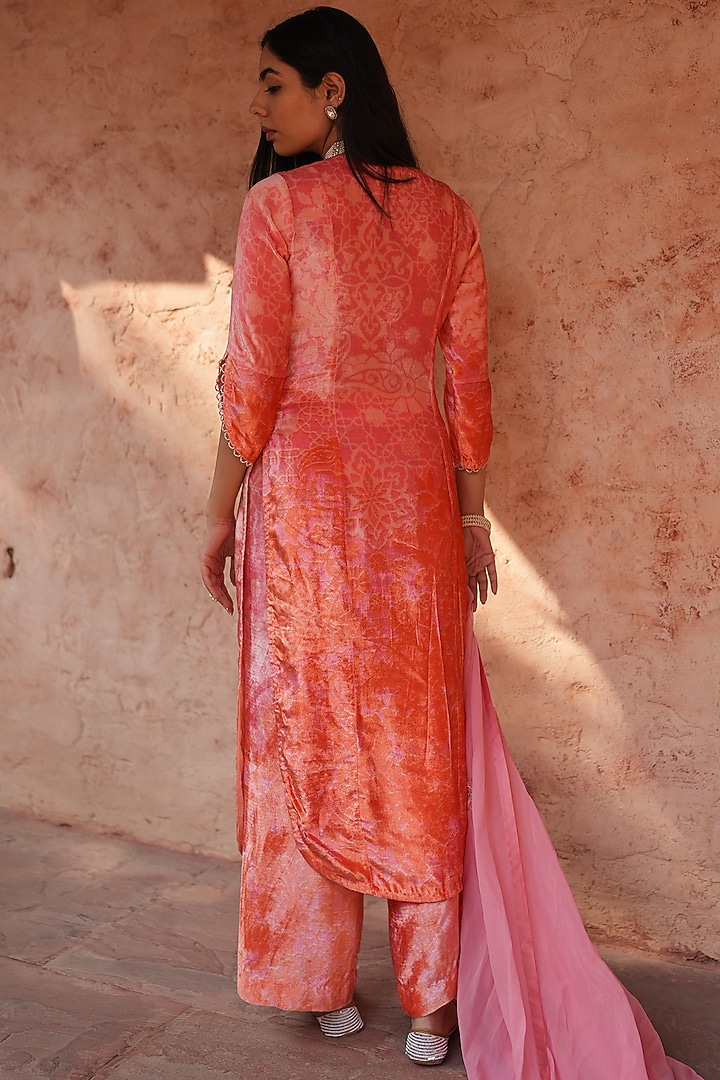 Millenial Pink Printed Kurta Set by RUHR INDIA at Pernia's Pop Up Shop