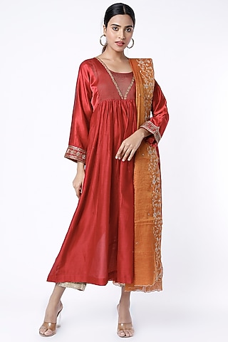 Deep Red Embroidered Kurta Set by Rhua