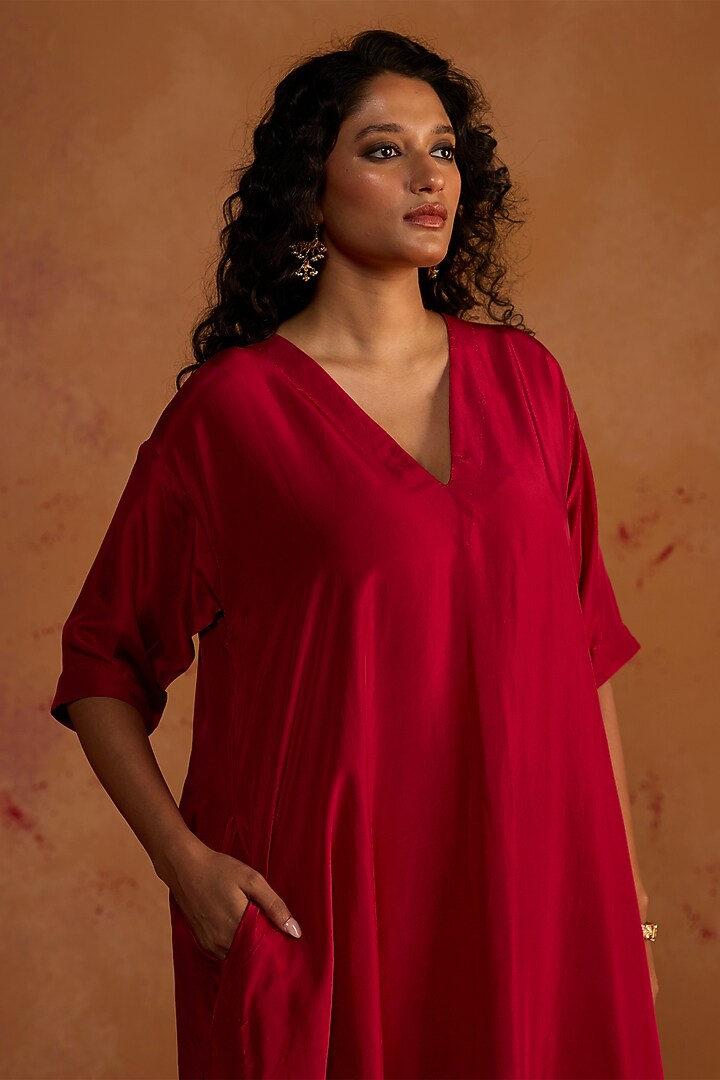 Deep Pome Pure Silk Kurta Set by Rhua at Pernia's Pop Up Shop