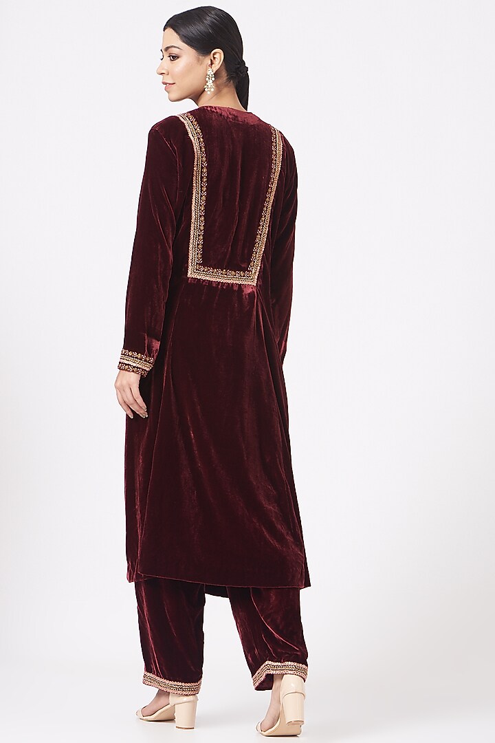 Maroon Embroidered Kurta Set by Rhua at Pernia's Pop Up Shop