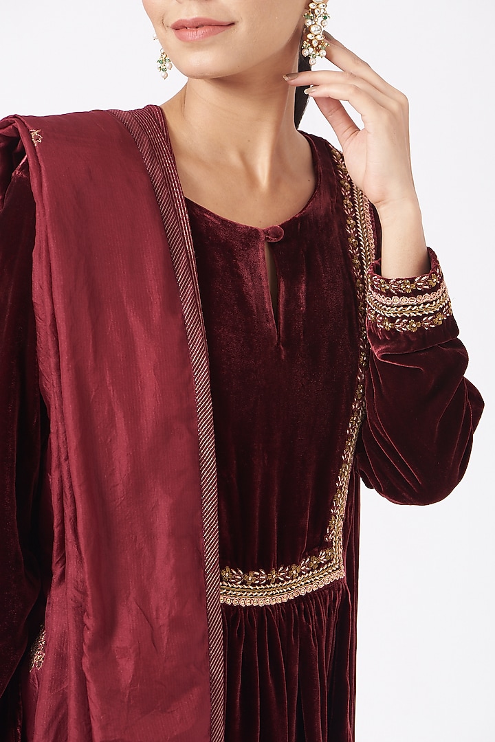 Maroon Embroidered Kurta Set by Rhua at Pernia's Pop Up Shop