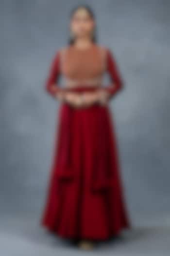 Red Chanderi Silk Zardosi Embroidered Bridal Anarkali Set by RICHA AHLUWALIA at Pernia's Pop Up Shop