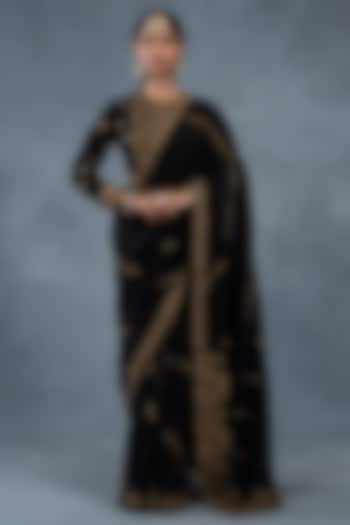 Black Chanderi Zardosi Hand Embroidered Reception Saree Set by RICHA AHLUWALIA at Pernia's Pop Up Shop
