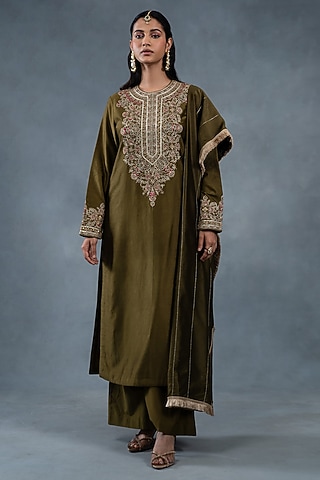 Olive Green Chanderi Silk Hand Embroidered Kurta Set by RICHA AHLUWALIA