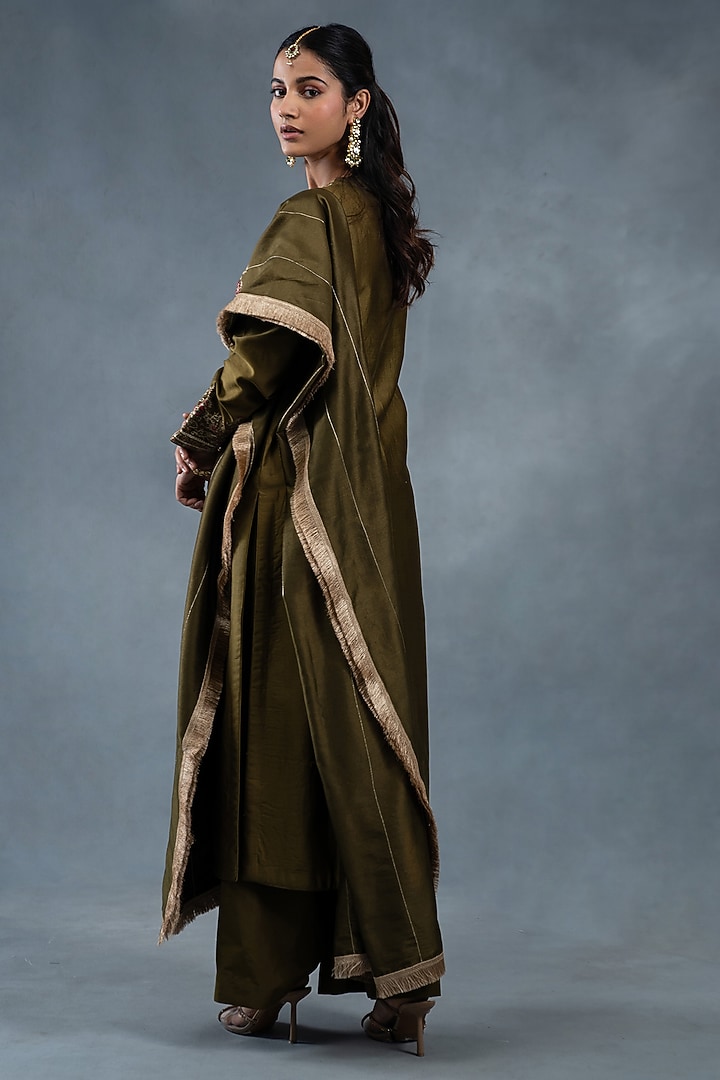 Olive Green Chanderi Silk Hand Embroidered Kurta Set by RICHA AHLUWALIA at Pernia's Pop Up Shop