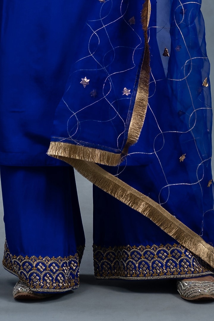 Electric Blue Habutai Silk Hand Embroidered Kurta Set by RICHA AHLUWALIA at Pernia's Pop Up Shop