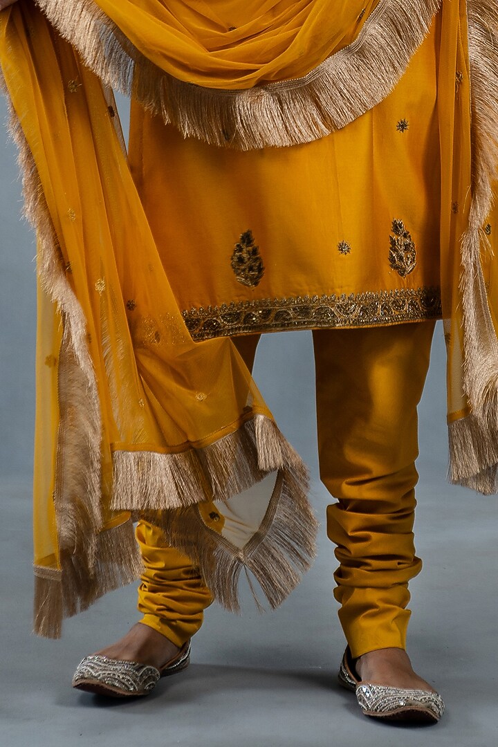 Mustard Yellow Chanderi Gold Embroidered Kurta Set by RICHA AHLUWALIA at Pernia's Pop Up Shop
